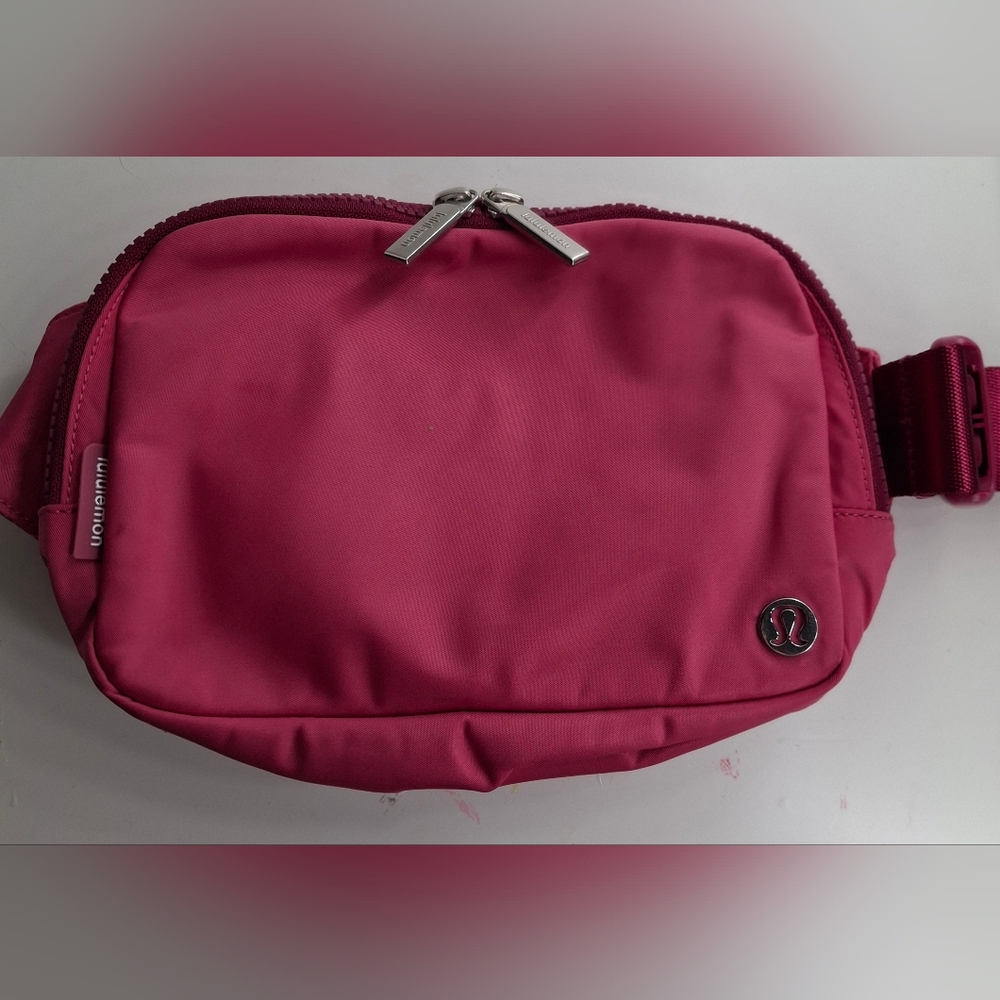 Lululemon Everywhere Belt Bag Berry Pink 1L Excellent Condition